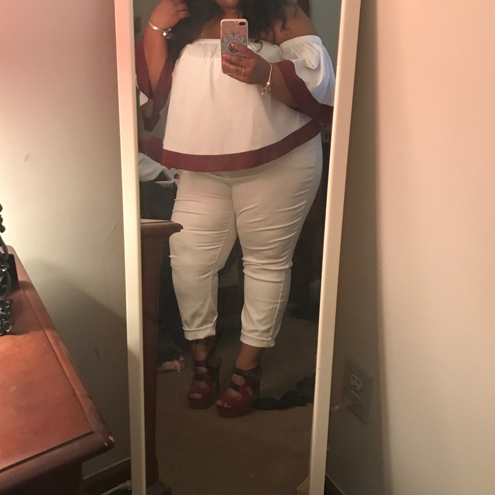 Eloquii White & Burgundy Blouse